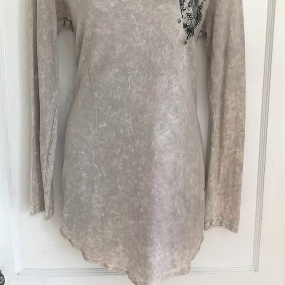 T PARTY Grey Long Sleeved Shirt w/Fleur d'Lis & RS - Picture 2 of 7